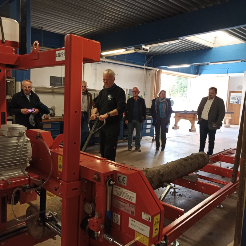 Freie Wähler und Marc Nees besichtigen Produktionsschule am Abendstern